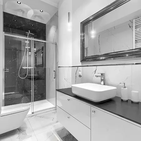 W Hanza Tower Apartment *