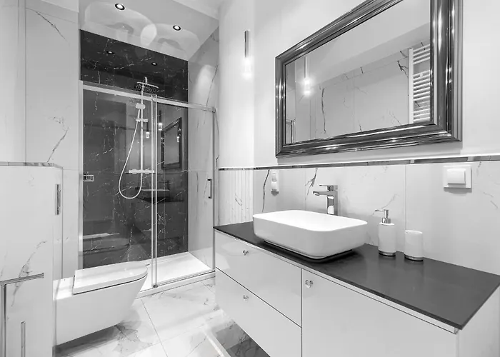 W Hanza Tower Apartment *